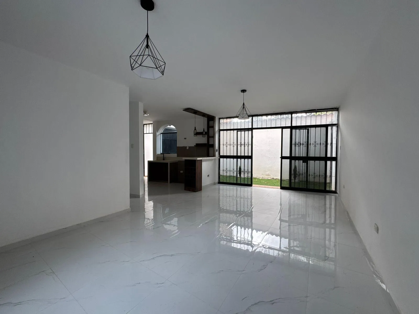 Casa de Inversión en Cajamarca | Ingresos garantizados Casa en venta con flujo de ingresos garantizafos en Cajamarca. Ubicación premium cerca de la UPN y centros comerciales.