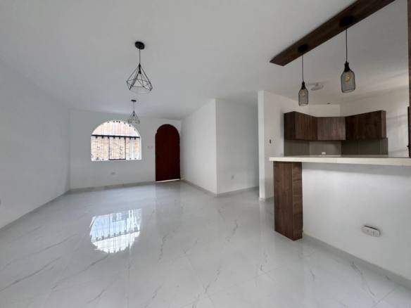 Casa en venta con flujo de ingresos garantizafos en Cajamarca. Ubicación premium cerca de la UPN y centros comerciales.