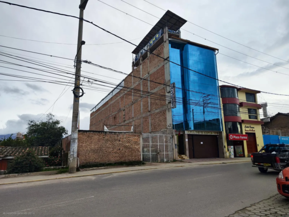 Lote de 1,200 m² en venta en Baños del Inca, Cajamarca. Ubicación estratégica cerca de aguas termales con alto potencial turístico.