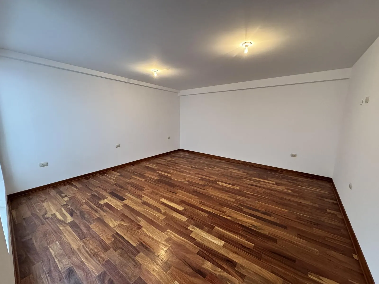 Departamento en Baños del Inca | 1er Piso + 3 Dormitorios Departamento en Venta en primer piso en Baños del Inca, Cajamarca. 3 dormitorios, 120 m² y acabados premium. ¡Visítalo hoy!