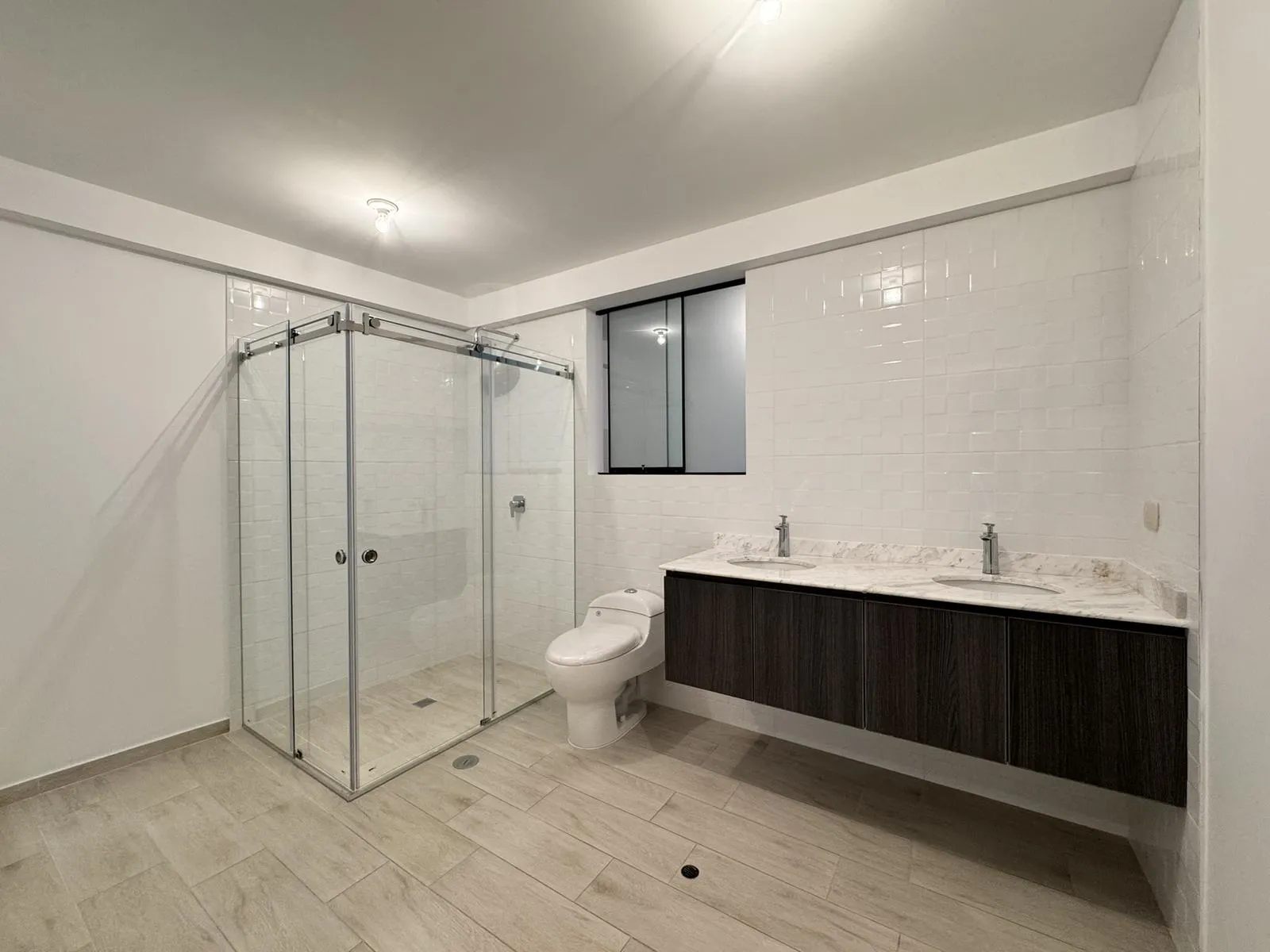 Departamento en Baños del Inca | 1er Piso + 3 Dormitorios Departamento en Venta en primer piso en Baños del Inca, Cajamarca. 3 dormitorios, 120 m² y acabados premium. ¡Visítalo hoy!