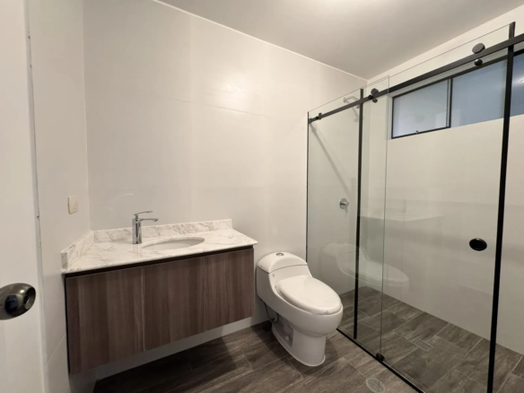 Departamento en Venta en primer piso en Baños del Inca, Cajamarca. 3 dormitorios, 120 m² y acabados premium. ¡Visítalo hoy!