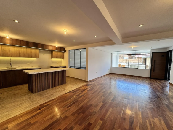 Departamento en Venta en primer piso en Baños del Inca, Cajamarca. 3 dormitorios, 120 m² y acabados premium. ¡Visítalo hoy!