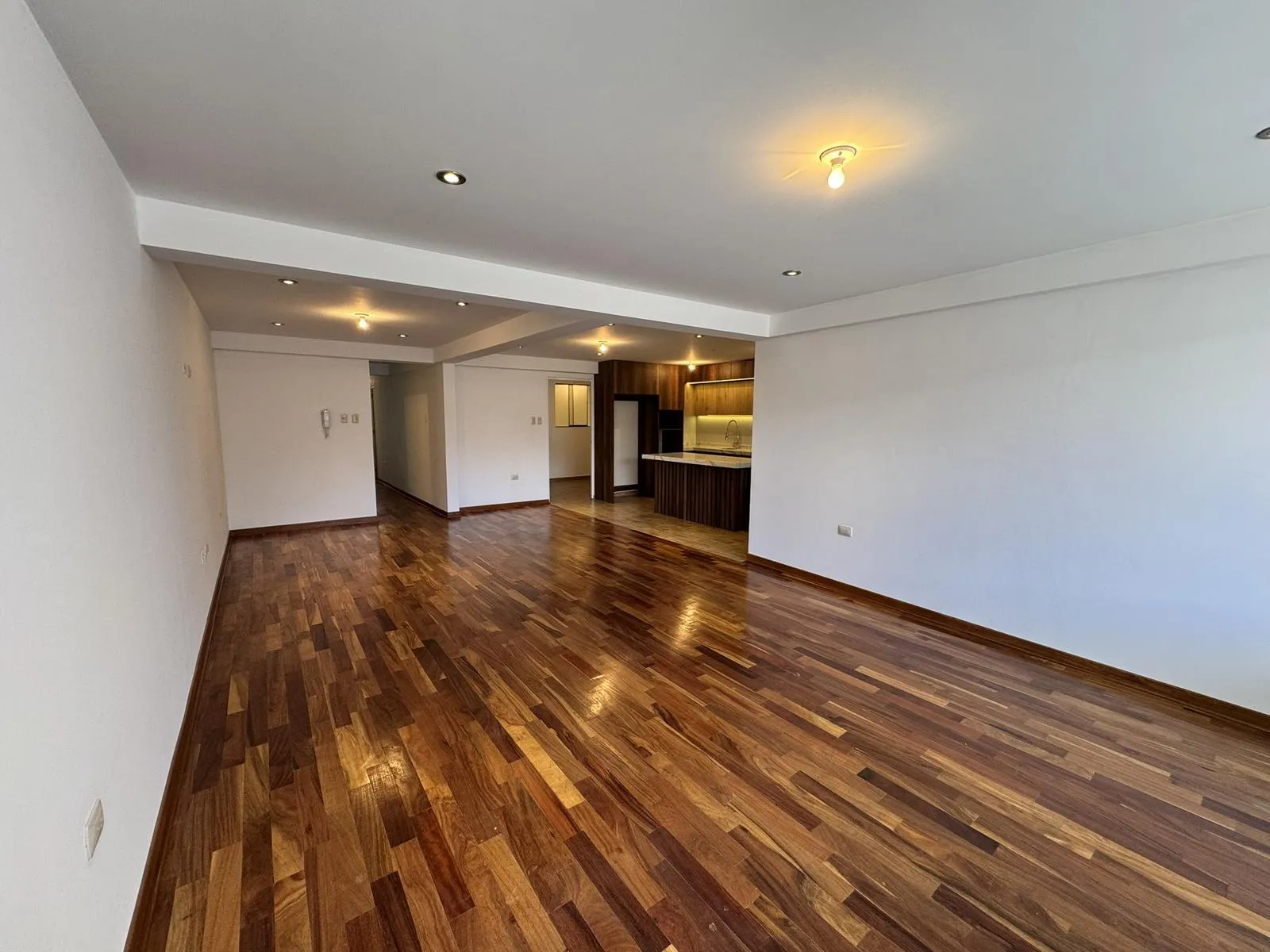 Departamento en Baños del Inca | 1er Piso + 3 Dormitorios Departamento en Venta en primer piso en Baños del Inca, Cajamarca. 3 dormitorios, 120 m² y acabados premium. ¡Visítalo hoy!
