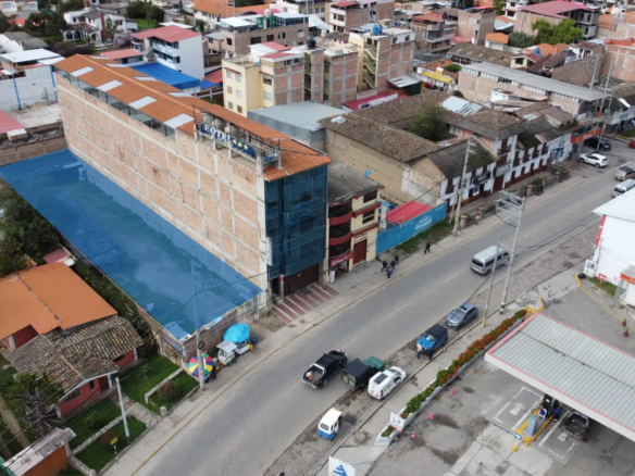 Lote de 1,200 m² en venta en Baños del Inca, Cajamarca. Ubicación estratégica cerca de aguas termales con alto potencial turístico.