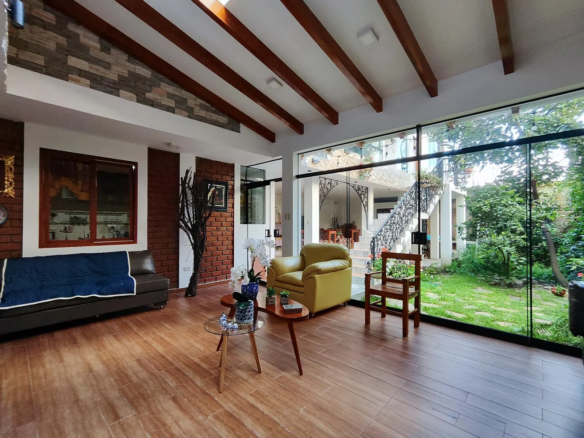 ¡Oportunidad en Hoyos Rubio! Casa en venta/alquiler en Cajamarca. 3 habitaciones, patio amplio, zona tranquila. ¡Contáctanos ahora!
