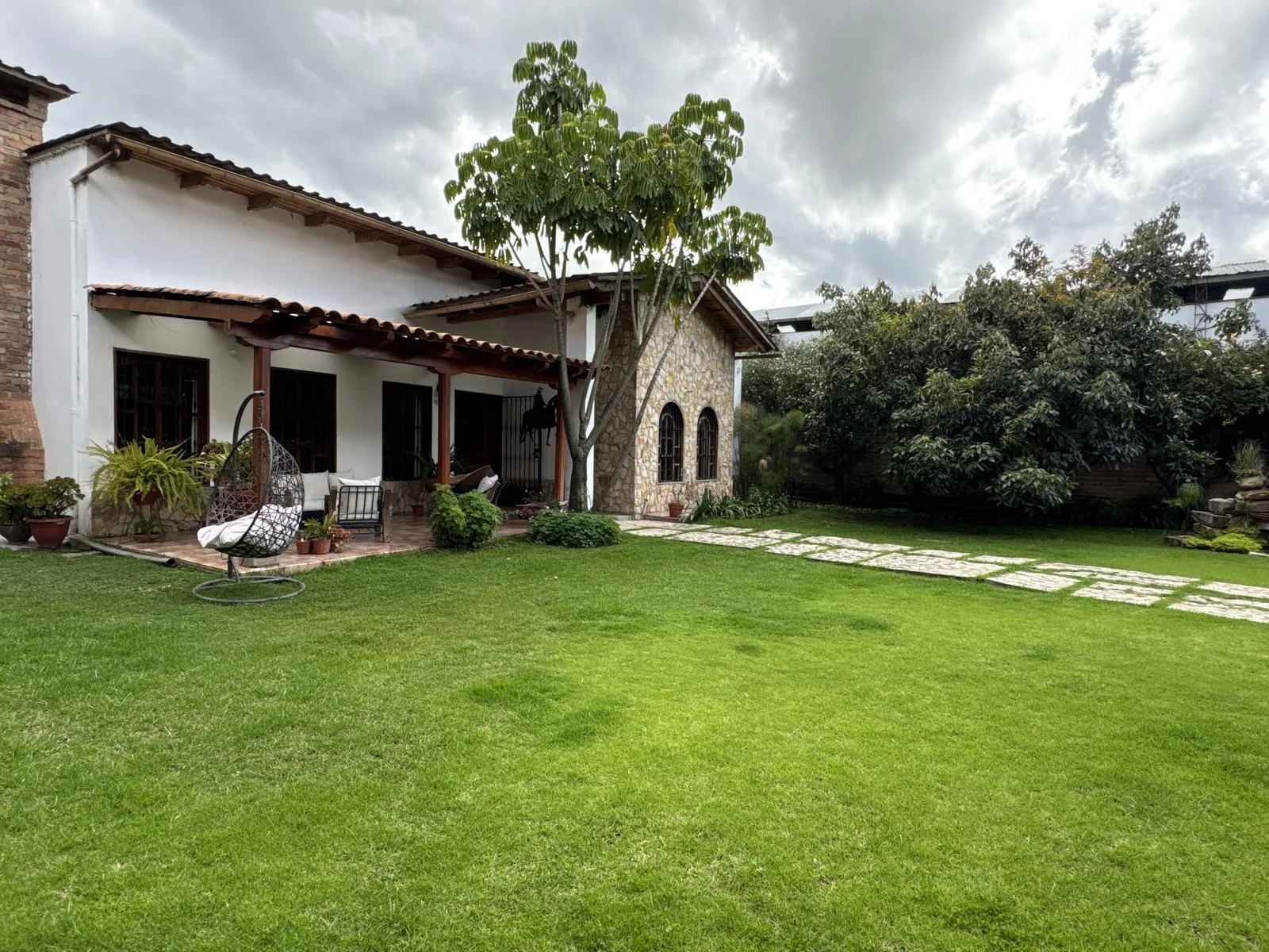 Casa en Venta en Illimani, Cajamarca Amplia casa en venta en Illimani, Cajamarca. Terreno de 1050 m² con jardín, cerca del puente amarillo. ¡Oportunidad única para familias!