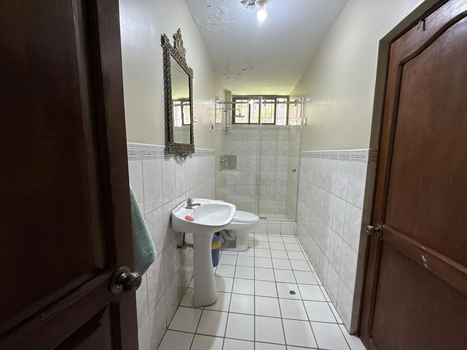 Casa en Venta en Illimani, Cajamarca Amplia casa en venta en Illimani, Cajamarca. Terreno de 1050 m² con jardín, cerca del puente amarillo. ¡Oportunidad única para familias!