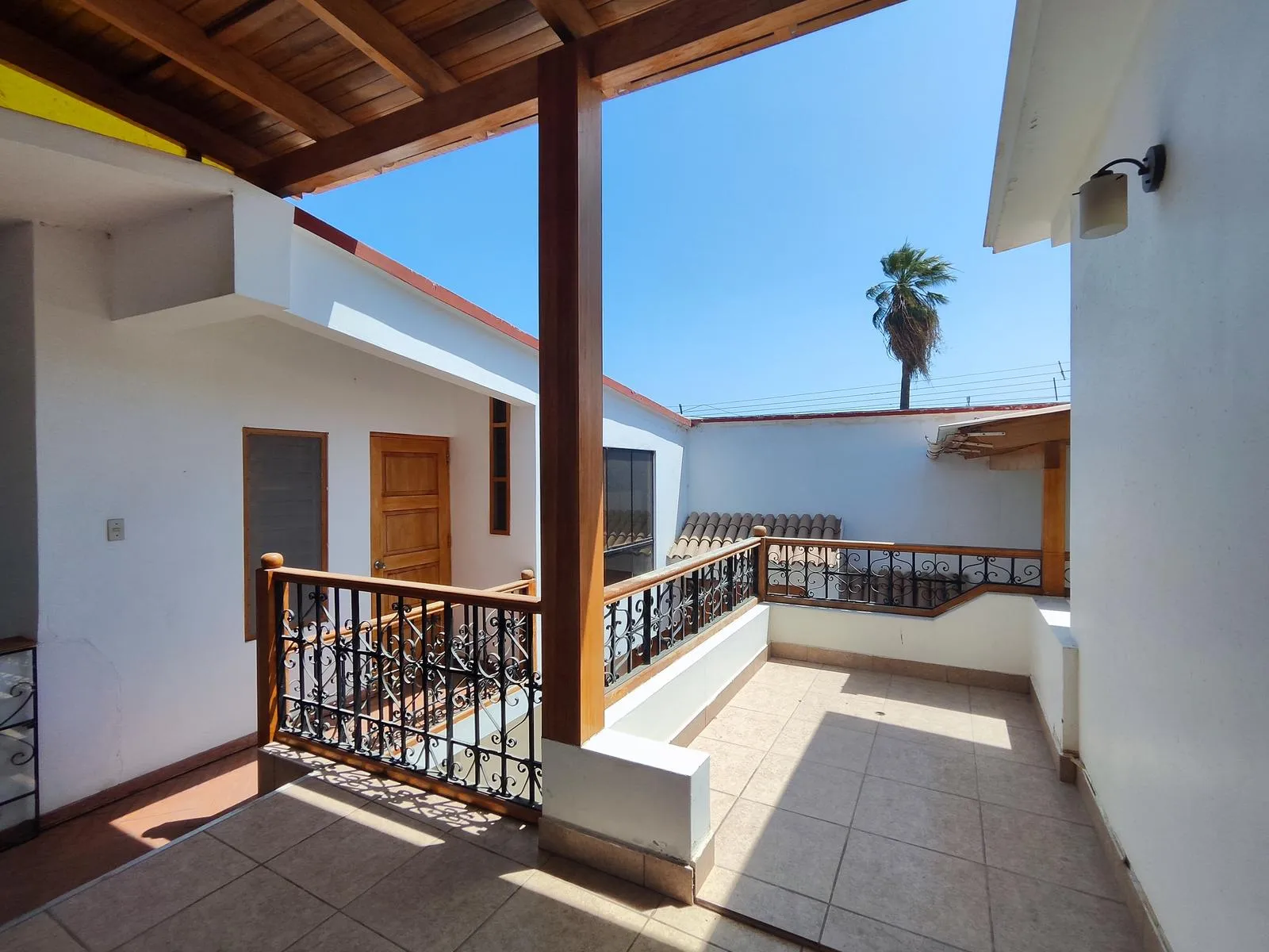 Casa en venta en San Pedro de Lloc, a 1 cuadra de la plaza. Ideal para familia o negocio. Excelente ubicación céntrica. ¡Contáctanos!