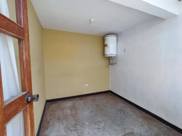 Casa en venta en San Pedro de Lloc, a 1 cuadra de la plaza. Ideal para familia o negocio. Excelente ubicación céntrica. ¡Contáctanos!