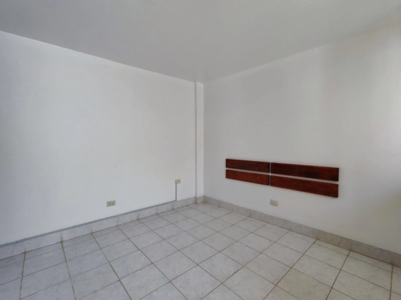 Casa en venta en San Pedro de Lloc, a 1 cuadra de la plaza. Ideal para familia o negocio. Excelente ubicación céntrica. ¡Contáctanos!