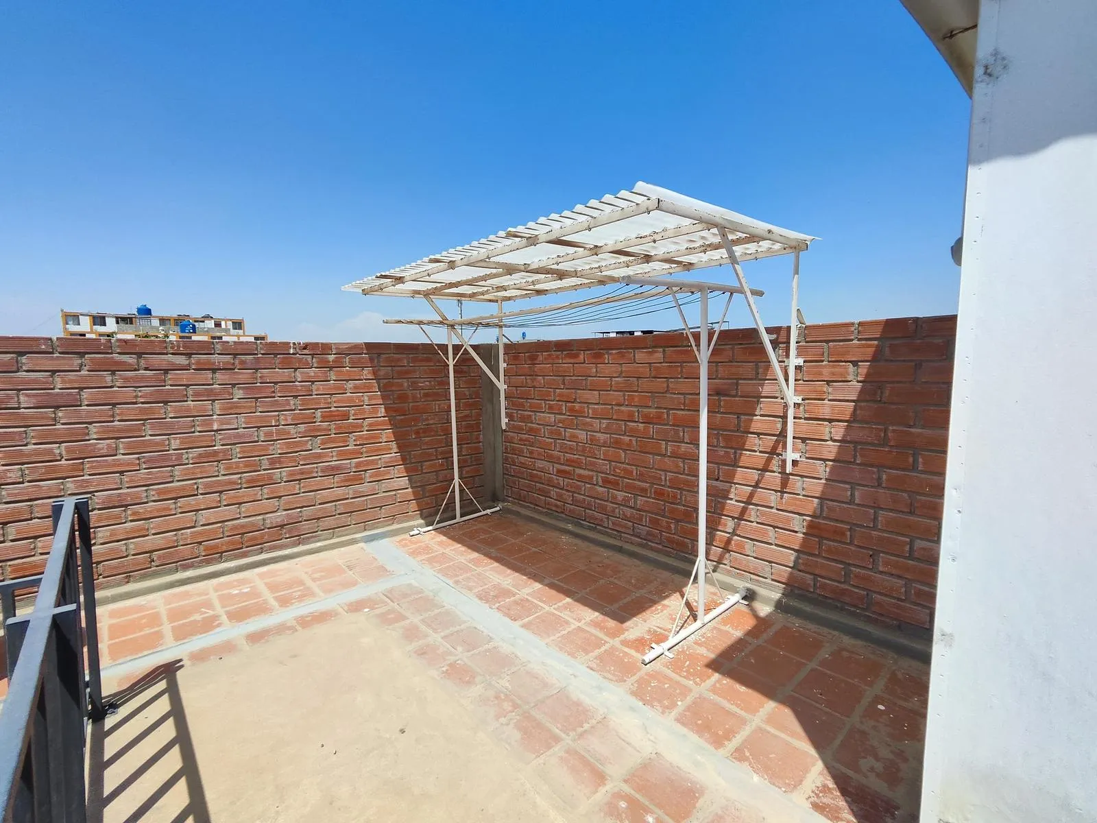 Casa en venta en San Pedro de Lloc, a 1 cuadra de la plaza. Ideal para familia o negocio. Excelente ubicación céntrica. ¡Contáctanos!