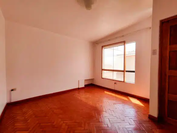 Casa en venta en San Pedro de Lloc, a 1 cuadra de la plaza. Ideal para familia o negocio. Excelente ubicación céntrica. ¡Contáctanos!