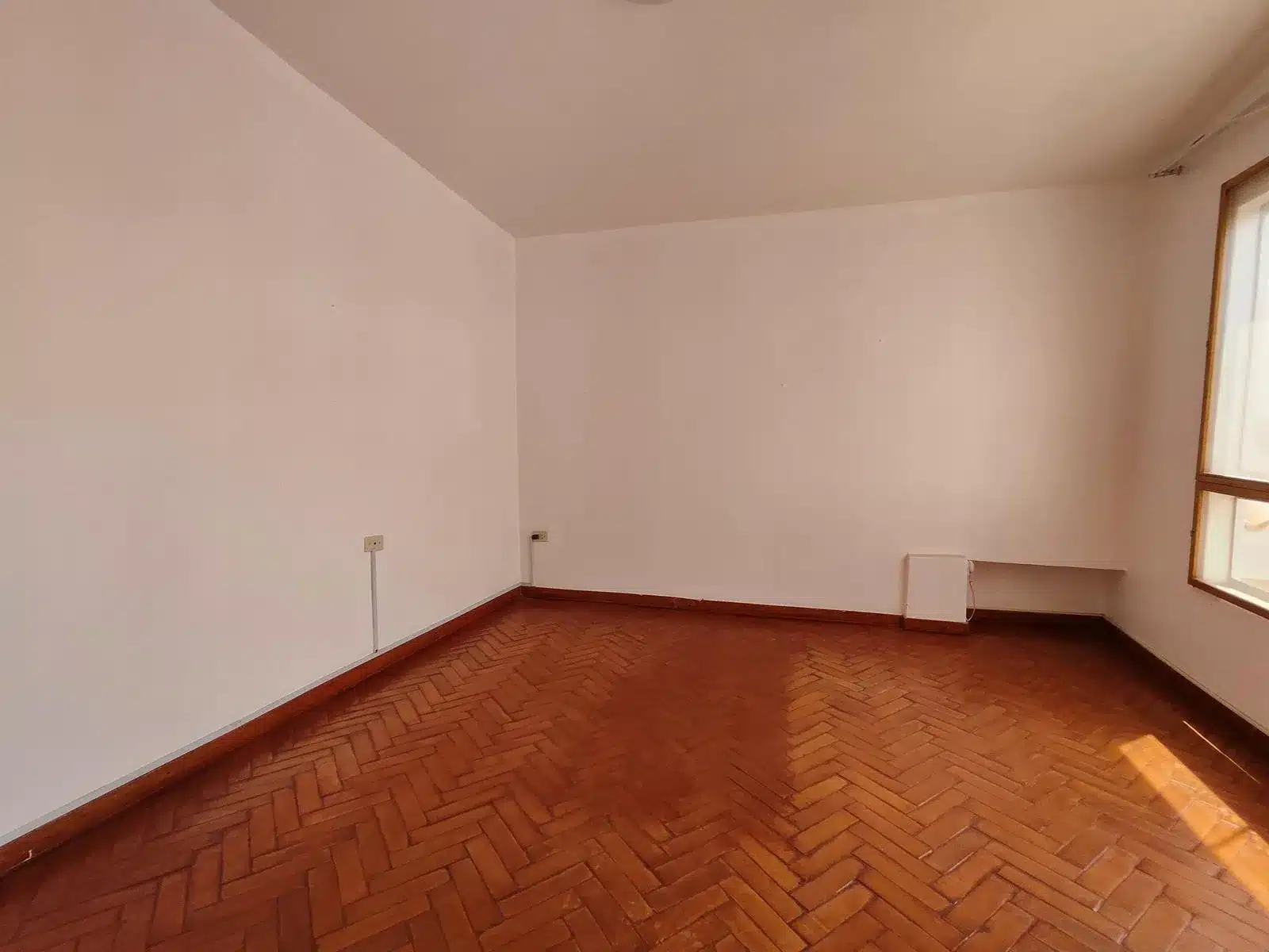 Casa en venta en San Pedro de Lloc, a 1 cuadra de la plaza. Ideal para familia o negocio. Excelente ubicación céntrica. ¡Contáctanos!