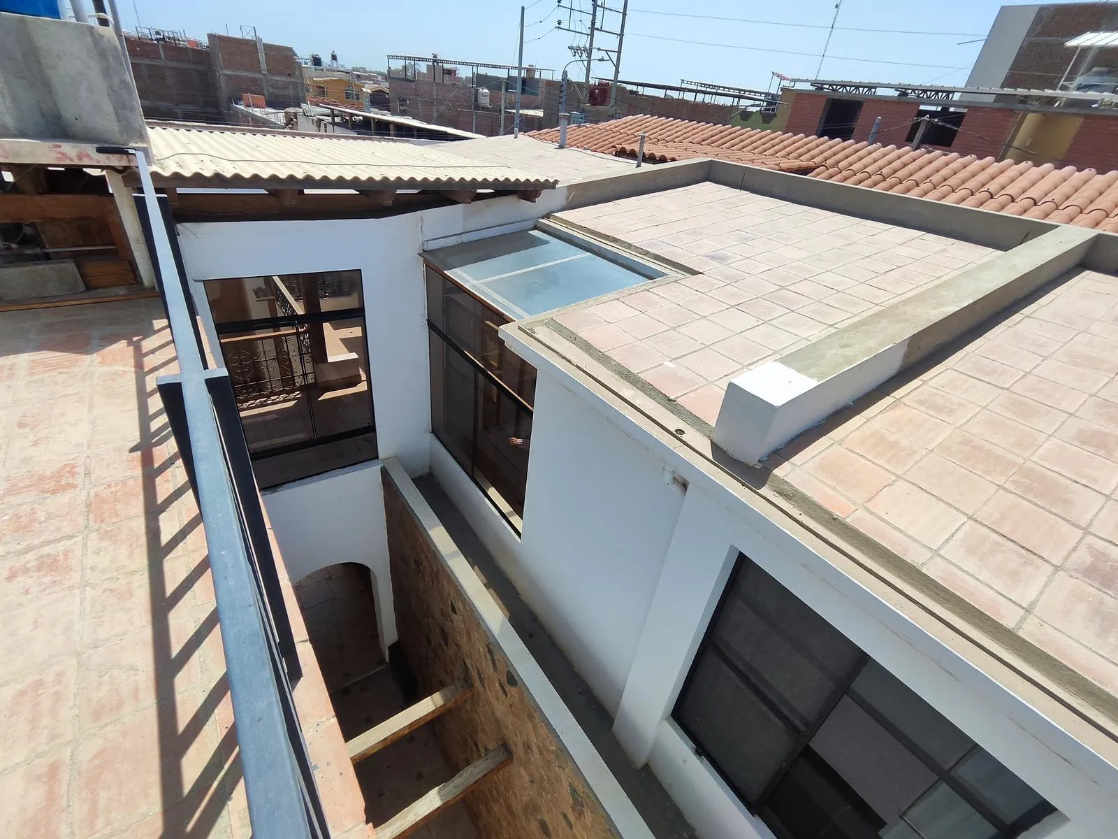 Casa en venta en San Pedro de Lloc, a 1 cuadra de la plaza. Ideal para familia o negocio. Excelente ubicación céntrica. ¡Contáctanos!