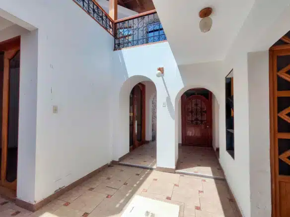 Casa en venta en San Pedro de Lloc, a 1 cuadra de la plaza. Ideal para familia o negocio. Excelente ubicación céntrica. ¡Contáctanos!