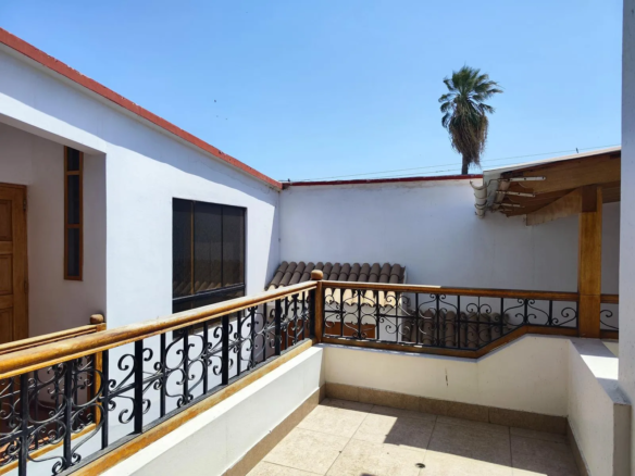 Casa en venta en San Pedro de Lloc, a 1 cuadra de la plaza. Ideal para familia o negocio. Excelente ubicación céntrica. ¡Contáctanos!