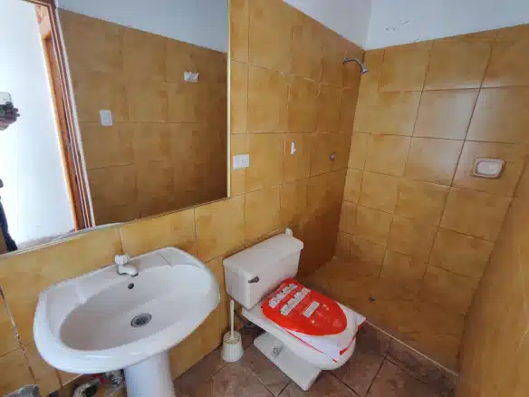 Casa en venta en San Pedro de Lloc, a 1 cuadra de la plaza. Ideal para familia o negocio. Excelente ubicación céntrica. ¡Contáctanos!