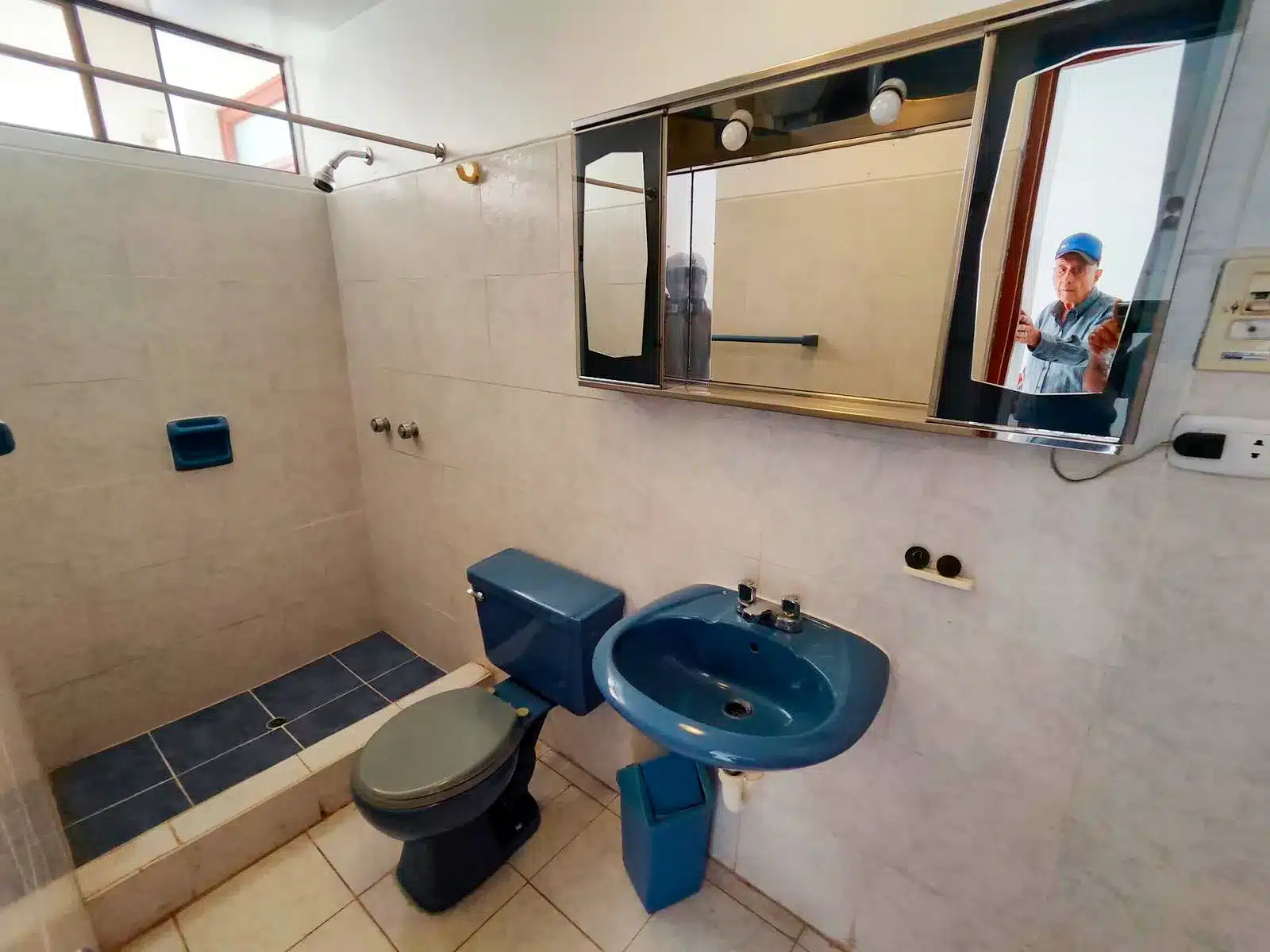 Casa en venta en San Pedro de Lloc, a 1 cuadra de la plaza. Ideal para familia o negocio. Excelente ubicación céntrica. ¡Contáctanos!