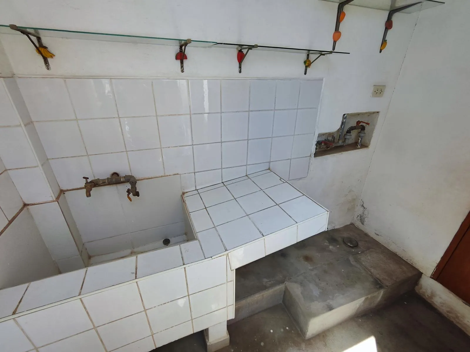 Casa en venta en San Pedro de Lloc, a 1 cuadra de la plaza. Ideal para familia o negocio. Excelente ubicación céntrica. ¡Contáctanos!