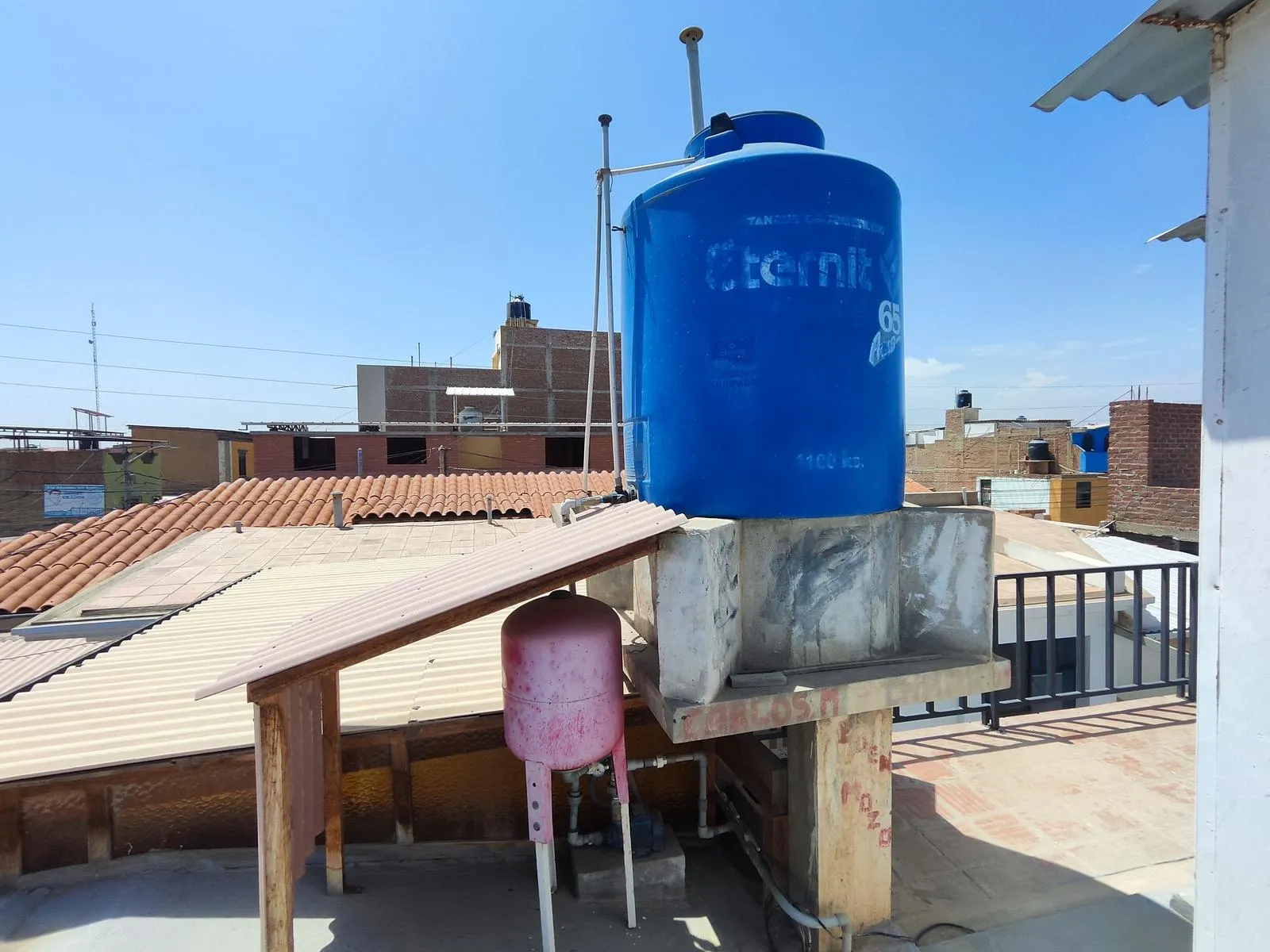 Casa en venta en San Pedro de Lloc, a 1 cuadra de la plaza. Ideal para familia o negocio. Excelente ubicación céntrica. ¡Contáctanos!