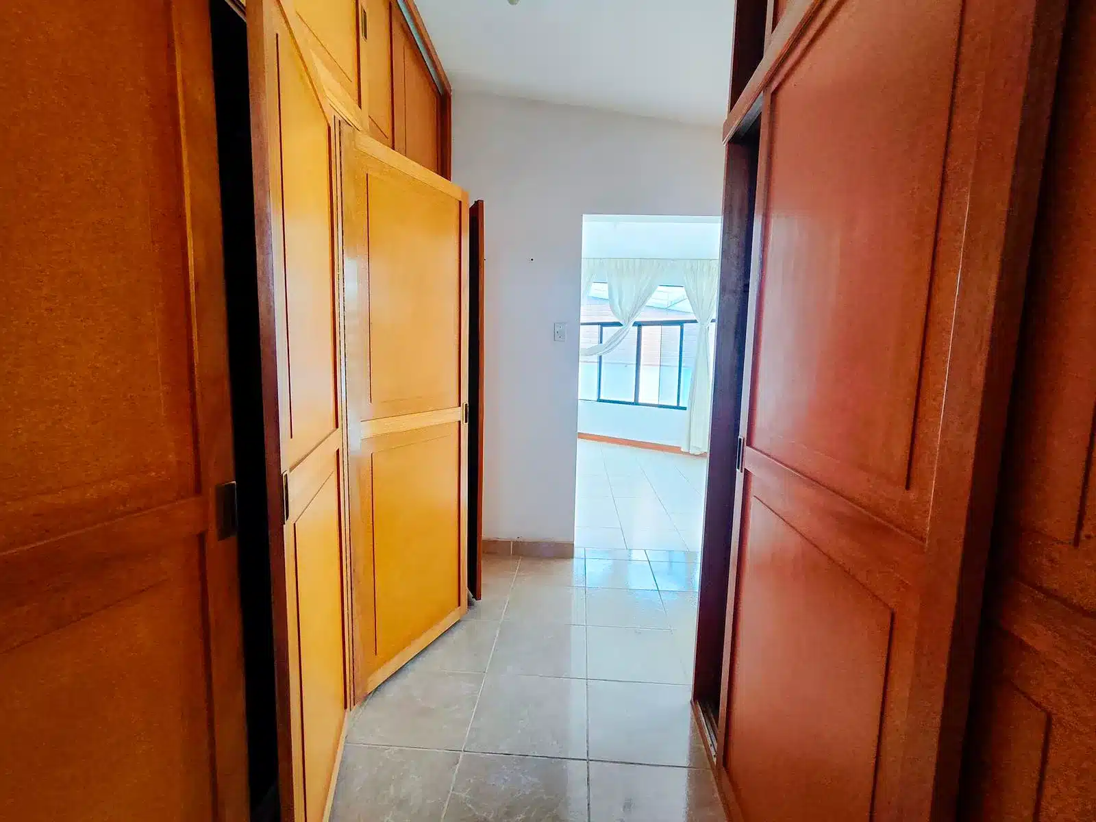 Casa en venta en San Pedro de Lloc, a 1 cuadra de la plaza. Ideal para familia o negocio. Excelente ubicación céntrica. ¡Contáctanos!