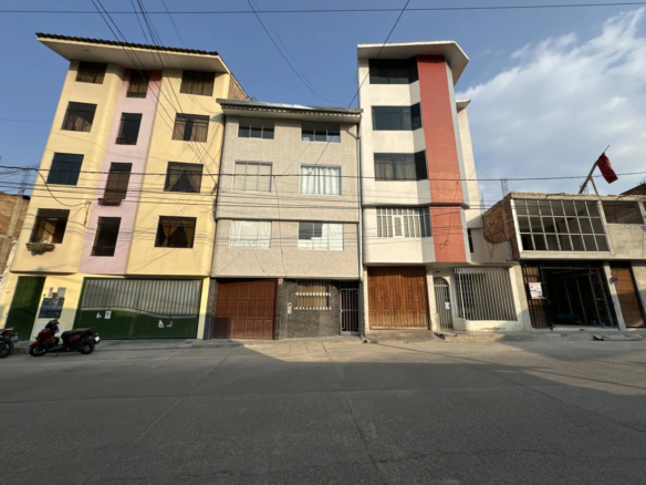 ¡Gran oportunidad! Casa en venta en Cajamarca. 12 dormitorios, 8 baños, cochera y áreas amplias. Ubicación cerca de Real Plaza