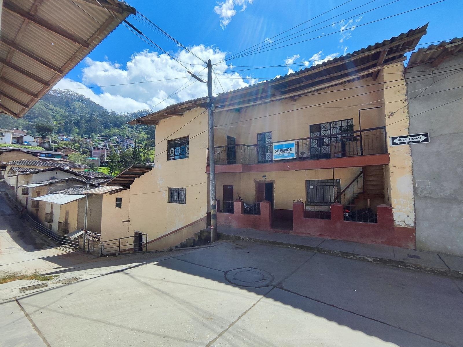 Casa en Venta en San Miguel, Cajamarca, con 9 dormitorios y 568.40 m² a precio de terreno. Ideal para negocio, hostal o proyecto multifamiliar.