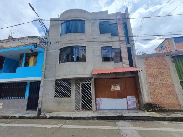 Casa en venta en Cajamarca de 4 pisos y 9 dormitorios. Excelente ubicación en la Urb. Horacio Zevallos. ¡Conoce esta gran oportunidad!
