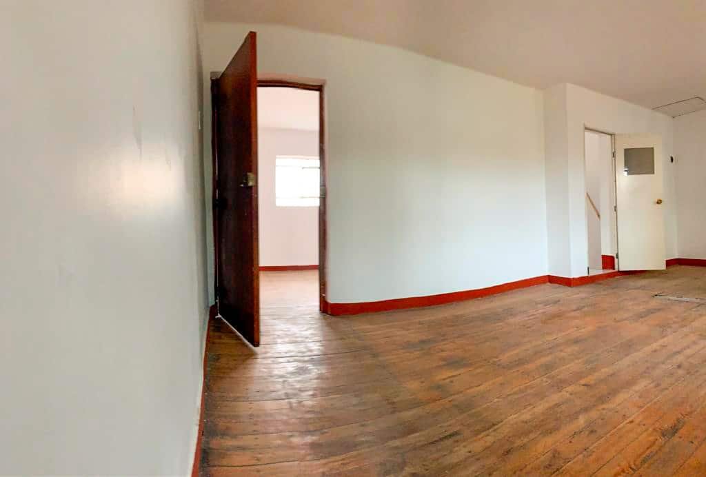 Casa en venta en Cajamarca con 6 ambientes y jardín de 100m². Zona residencial segura cerca de colegios. ¡Invierte hoy!