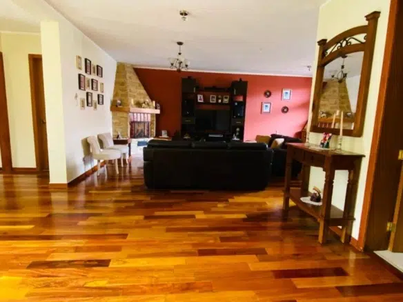 Casa en alquiler en Inca Yupanqui, Baños del Inca. 500 m², 5 dormitorios, pozos termales y cochera para 4 autos. ¡Ideal para vivir con confort!