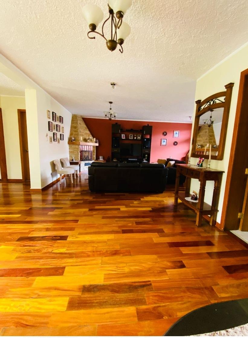 Casa en alquiler en Inca Yupanqui, Baños del Inca. 500 m², 5 dormitorios, pozos termales y cochera para 4 autos. ¡Ideal para vivir con confort!