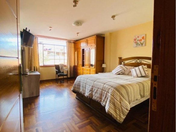 Casa en alquiler en Inca Yupanqui, Baños del Inca. 500 m², 5 dormitorios, pozos termales y cochera para 4 autos. ¡Ideal para vivir con confort!