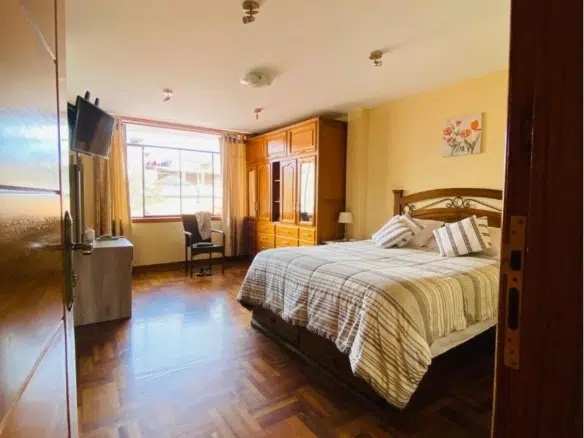 Casa en alquiler en Inca Yupanqui, Baños del Inca. 500 m², 5 dormitorios, pozos termales y cochera para 4 autos. ¡Ideal para vivir con confort!