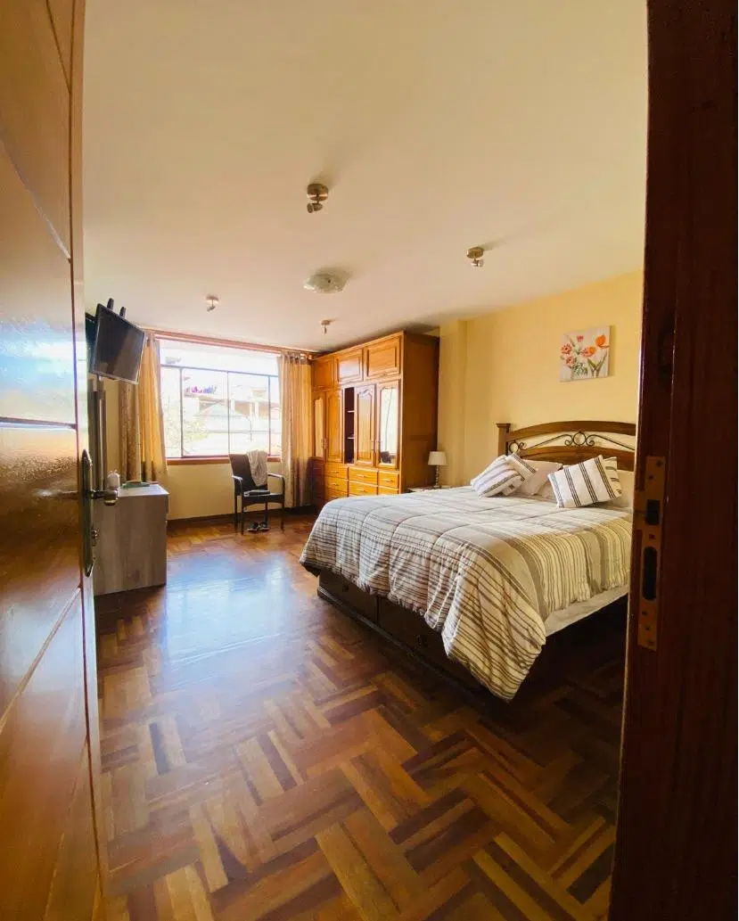 Casa en alquiler en Inca Yupanqui, Baños del Inca. 500 m², 5 dormitorios, pozos termales y cochera para 4 autos. ¡Ideal para vivir con confort!