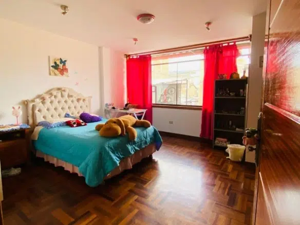 Casa en alquiler en Inca Yupanqui, Baños del Inca. 500 m², 5 dormitorios, pozos termales y cochera para 4 autos. ¡Ideal para vivir con confort!