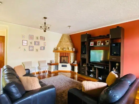 Casa en alquiler en Inca Yupanqui, Baños del Inca. 500 m², 5 dormitorios, pozos termales y cochera para 4 autos. ¡Ideal para vivir con confort!