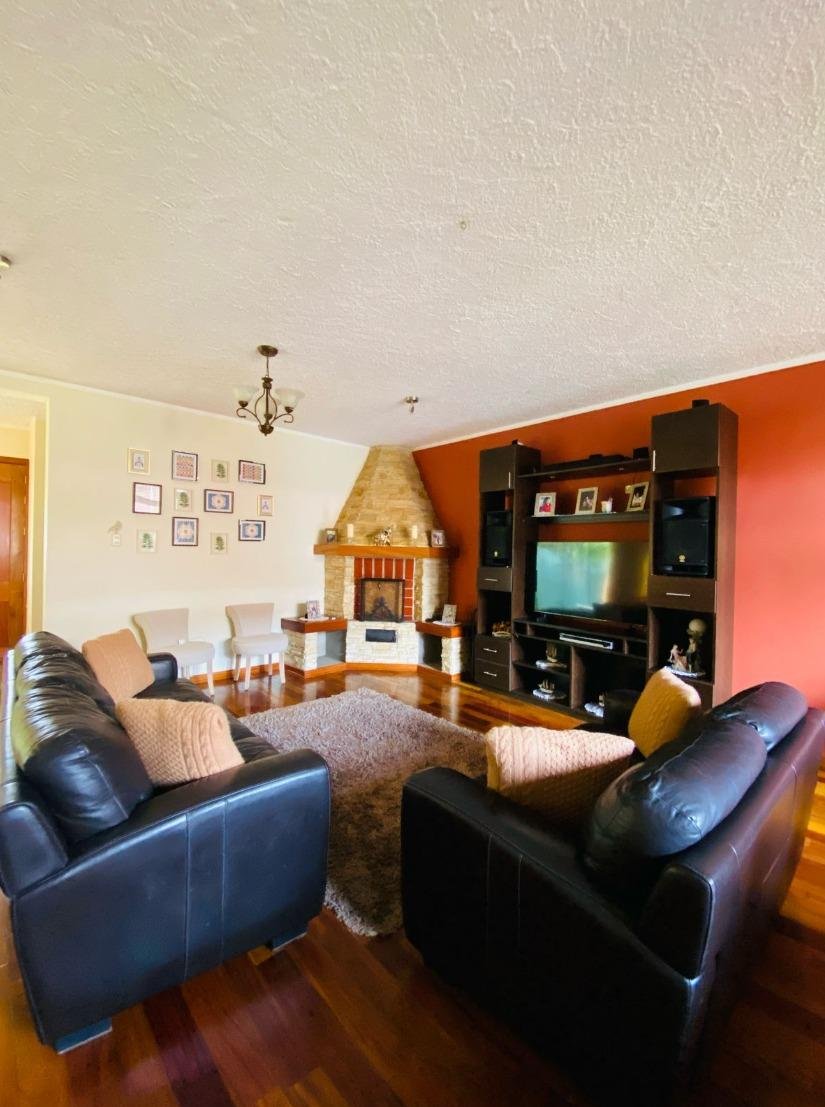 Casa en alquiler en Inca Yupanqui, Baños del Inca. 500 m², 5 dormitorios, pozos termales y cochera para 4 autos. ¡Ideal para vivir con confort!