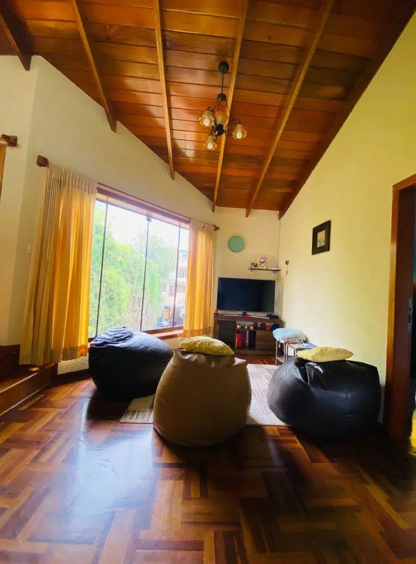 Casa en alquiler en Inca Yupanqui, Baños del Inca. 500 m², 5 dormitorios, pozos termales y cochera para 4 autos. ¡Ideal para vivir con confort!