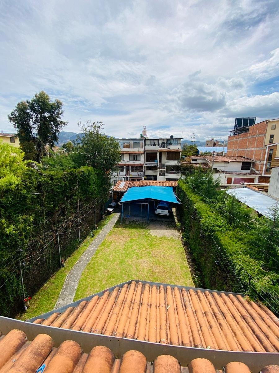 Casa en alquiler en Inca Yupanqui, Baños del Inca. 500 m², 5 dormitorios, pozos termales y cochera para 4 autos. ¡Ideal para vivir con confort!