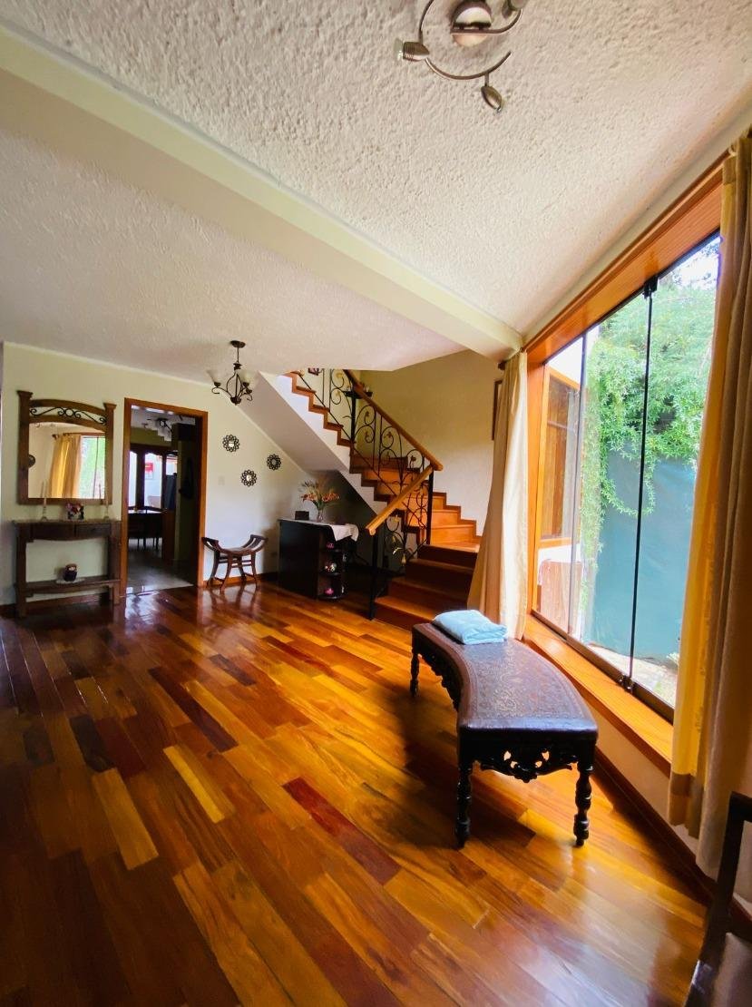 Casa en alquiler en Inca Yupanqui, Baños del Inca. 500 m², 5 dormitorios, pozos termales y cochera para 4 autos. ¡Ideal para vivir con confort!