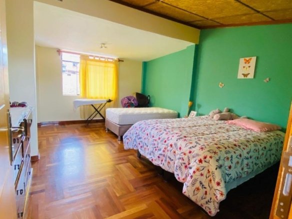 Casa en alquiler en Inca Yupanqui, Baños del Inca. 500 m², 5 dormitorios, pozos termales y cochera para 4 autos. ¡Ideal para vivir con confort!