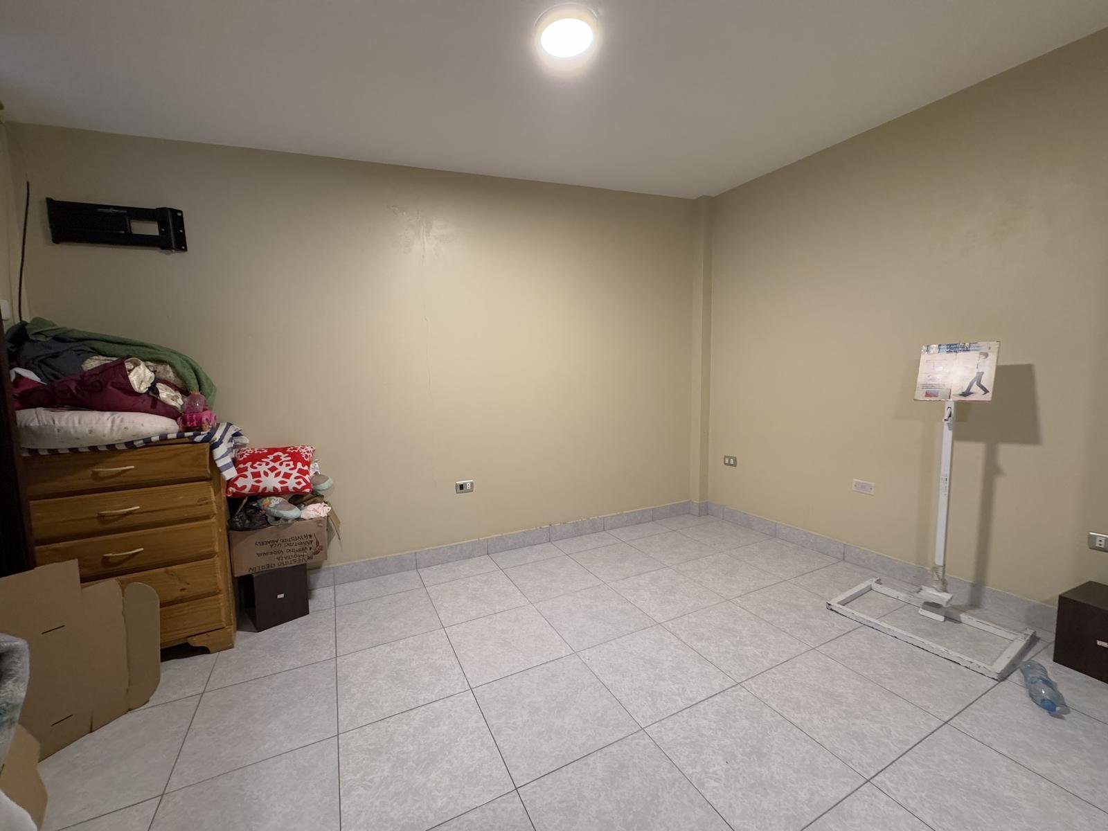 Local comercial en alquiler en Cajamarca, en Jirón La Mar. 360 m² construidos, 10 ambientes, mini triplex amoblado. ¡Ideal para oficinas, tiendas o consultorios!