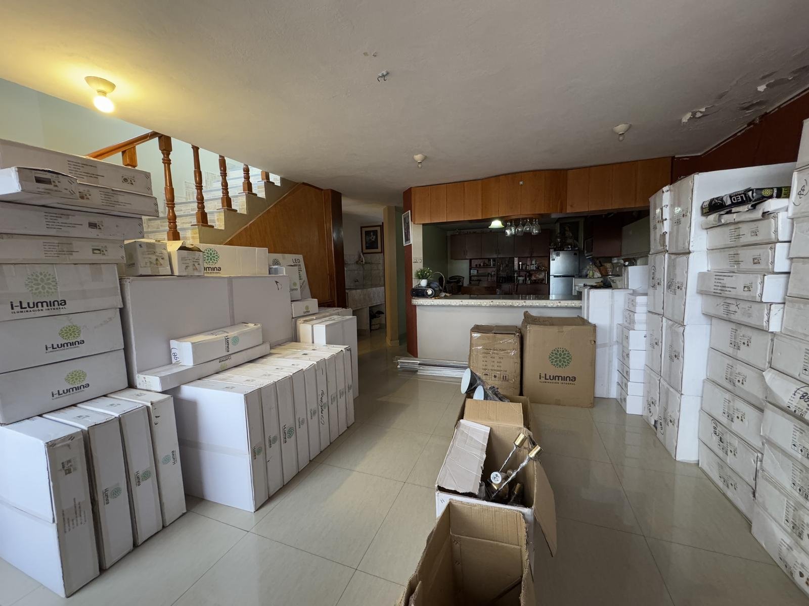 Local comercial en alquiler en Cajamarca, en Jirón La Mar. 360 m² construidos, 10 ambientes, mini triplex amoblado. ¡Ideal para oficinas, tiendas o consultorios!