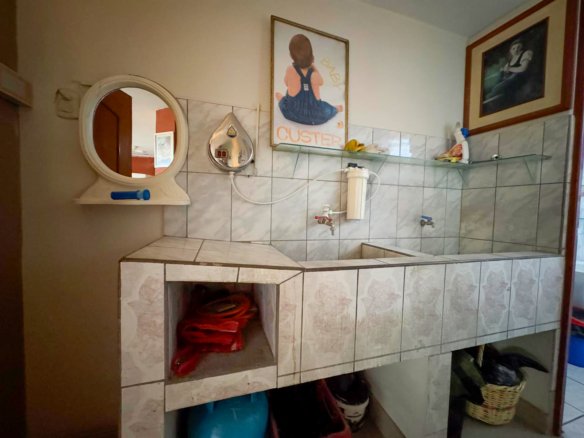 Local comercial en alquiler en Cajamarca, en Jirón La Mar. 360 m² construidos, 10 ambientes, mini triplex amoblado. ¡Ideal para oficinas, tiendas o consultorios!