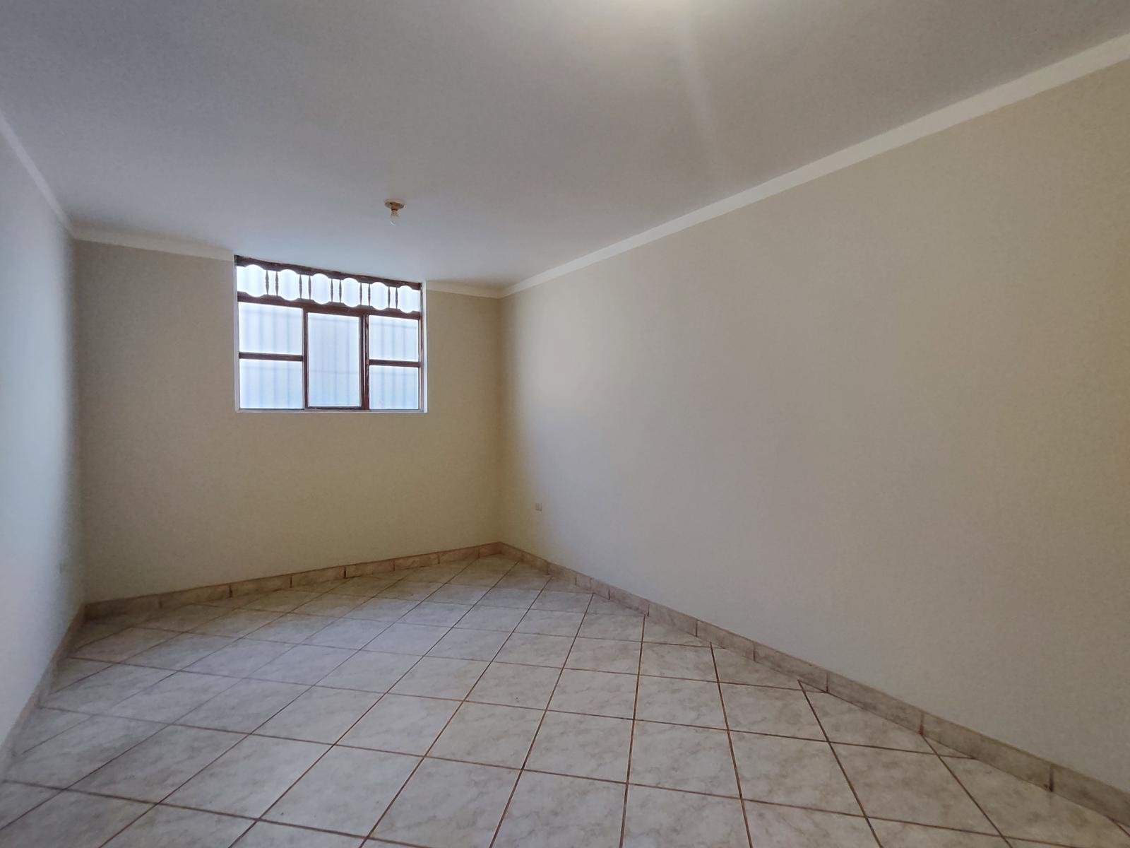 Habitaciones en alquiler en Jr. Guadalupe – Cajamarca Habitaciones en alquiler en Jr. Guadalupe, Cajamarca. 45 m², servicios incluidos y ubicación a 3 min de la Plaza de Armas. ¡Ideal para ti!