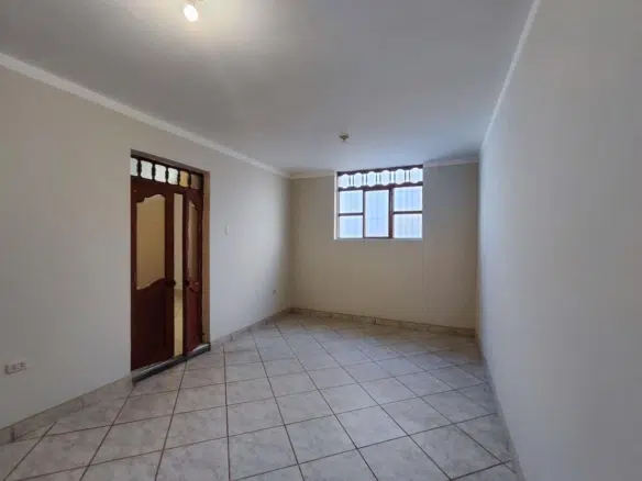 Habitaciones en alquiler en Jr. Guadalupe, Cajamarca. 45 m², servicios incluidos y ubicación a 3 min de la Plaza de Armas. ¡Ideal para ti!