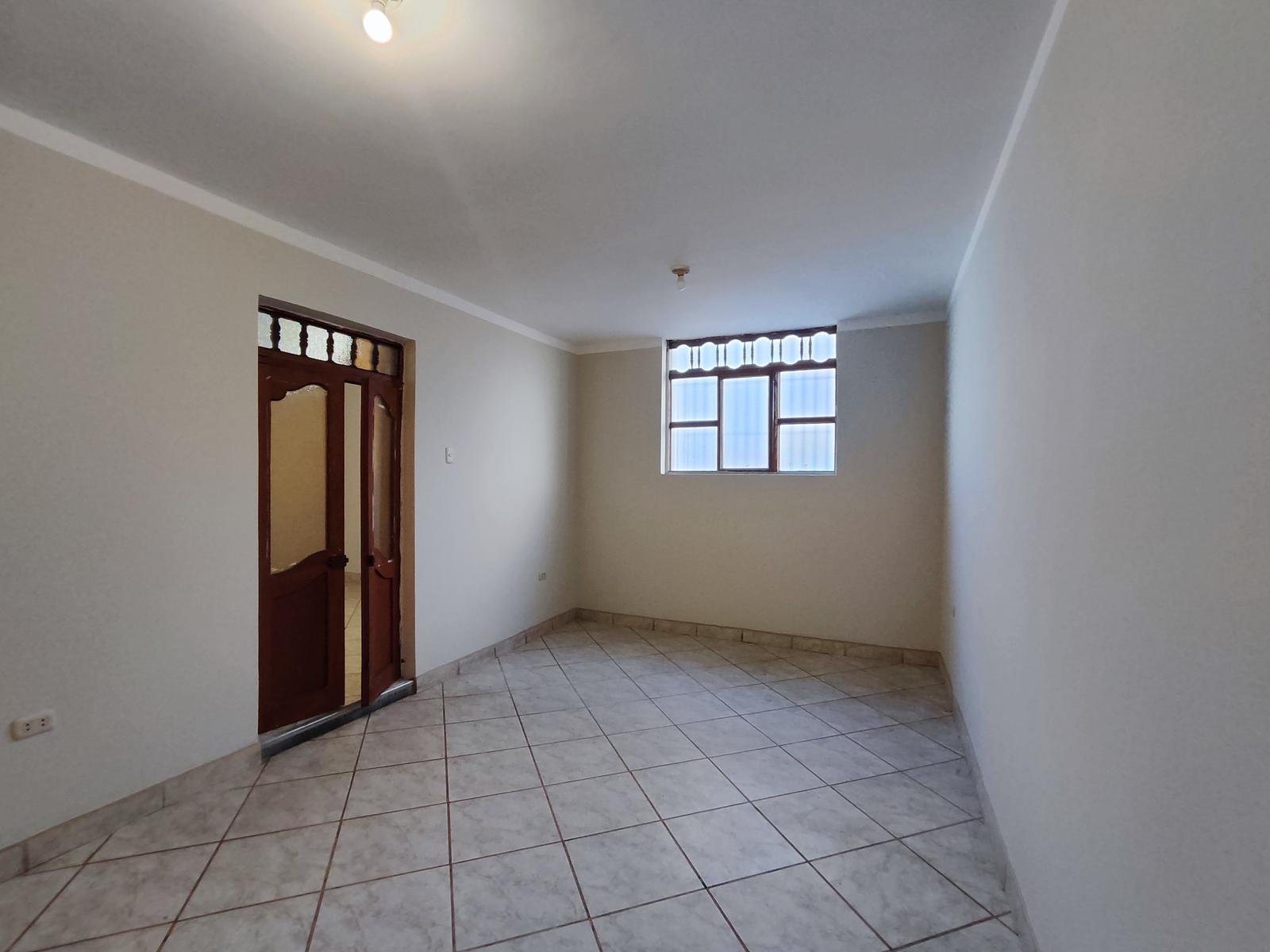 Habitaciones en alquiler en Jr. Guadalupe – Cajamarca Habitaciones en alquiler en Jr. Guadalupe, Cajamarca. 45 m², servicios incluidos y ubicación a 3 min de la Plaza de Armas. ¡Ideal para ti!