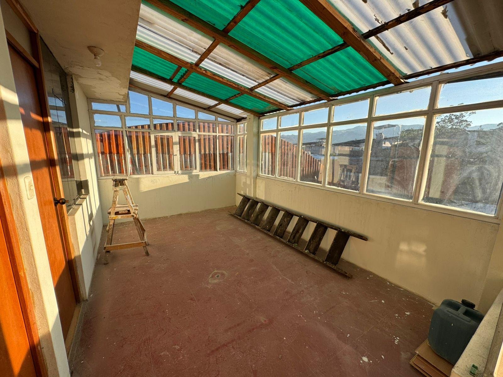 Casa en Alquiler Baños del Inca Cajamarca | 3 pisos Casa en alquiler en Baños del Inca, Cajamarca. 3 pisos, jardín, cochera, 5 dormitorios y excelente ubicación. ¡Ideal para familias y profesionales!