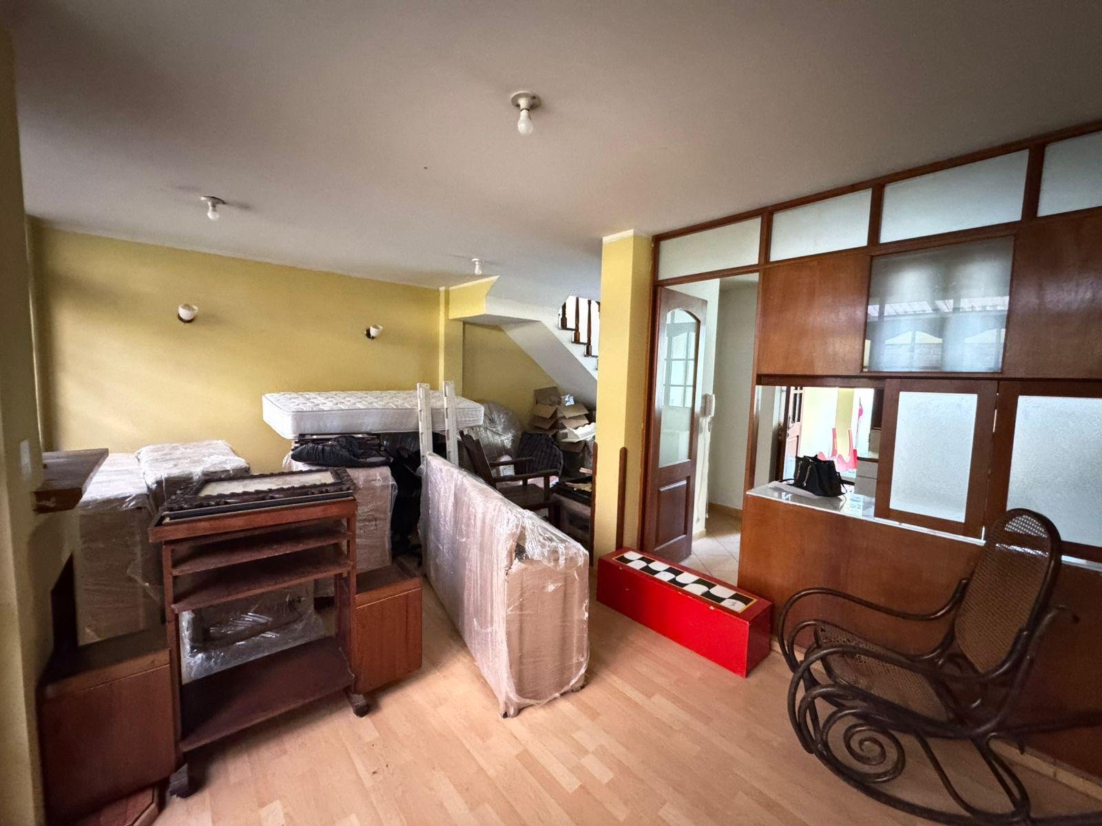 Casa en Alquiler Baños del Inca Cajamarca | 3 pisos Casa en alquiler en Baños del Inca, Cajamarca. 3 pisos, jardín, cochera, 5 dormitorios y excelente ubicación. ¡Ideal para familias y profesionales!